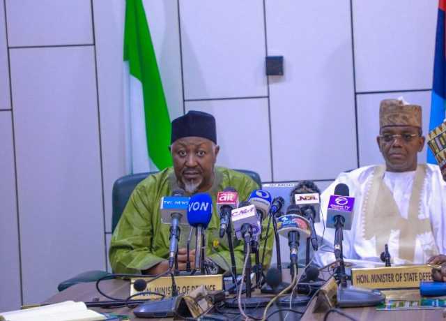 Ministan Tsaro Ya Yi Gargadin Sake Dawowar Boko Haram Na Barazana Ga Nijeriya