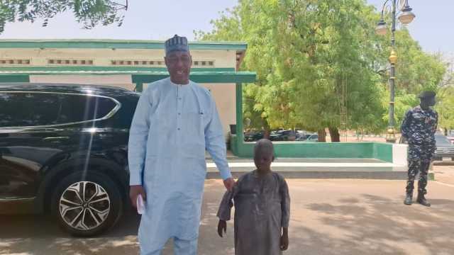 Zulum Ya Gana Da Yaron Da Aka Ci Zarafi, Ya Ba Shi Gida, Tallafin Karatu