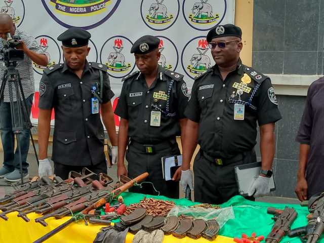 ‘Yansanda Sun Kama Masu Laifi 239, Sun Ƙwato Makamai Da Alburusai A Kogi