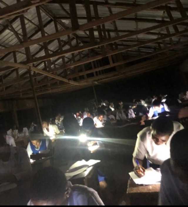 Ɗalibai Sun Rubuta Jarrabawar WAEC Cikin Dare A Duhu