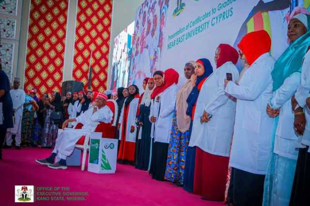 Gwamnan Kano Ya Ceto Dalibai 84 Da Ganduje Yaki Biya Wa Kudin Makaranta A Cyprus