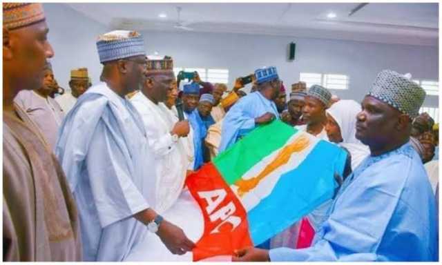 NNPP Ta Tafka Asara, Ƴan Majalisa 2 Daga Kano Sun Koma APC