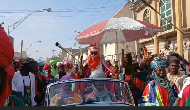 Sarki Sanusi II Ya Yi Hawa Duk Da Umarnin ‘Yansanda Na Haramta Hawan Sallah A Kano