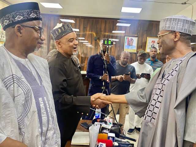 Shugabannin PDP Sun Ziyarci INEC Kan Neman Sanin Ka’idojinta