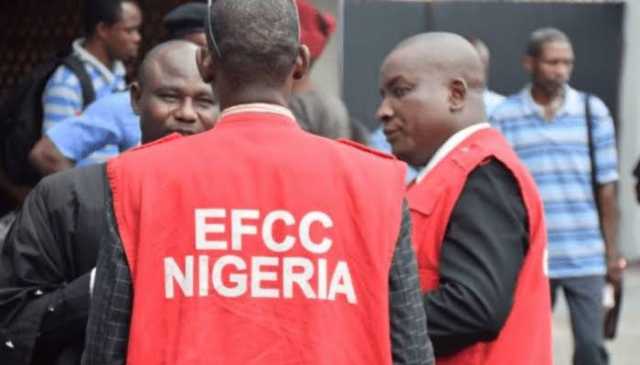 EFCC Ta Kama Tsohon Babban Jami’in NNPC Kan Zargin Satar Dala Biliyan 7.2