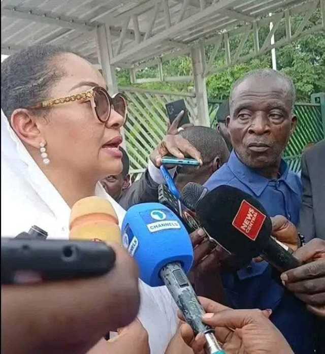Hana Natasha Zaman Majalisa Barazana Ne Ga Dimokuraɗiyya — CLO