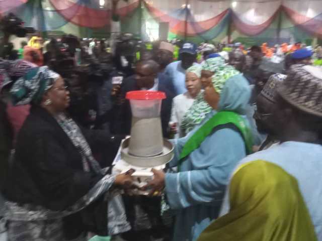 Uwargidar Gwamnan Kaduna Ta Kaddamar Da Rabon Kayan Noma Ga Mata Manoma