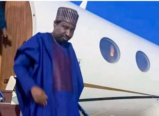 Barau, Ganduje Da Wasu Sun Isa Madina Don Halartar Jana’izar Aminu Dantata