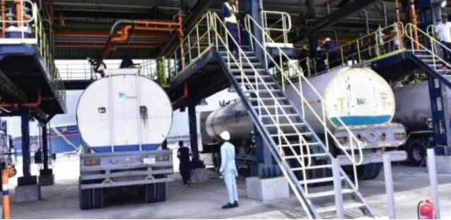 ‘Yan Kasuwa Na Kalubalantar Rage Faranshin Man Dangote