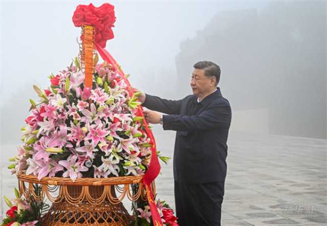 Xi Ya Ajiye Furanni Ga Wadanda Suka Mutu Yayin Yakin Bijirewa Harin Japan