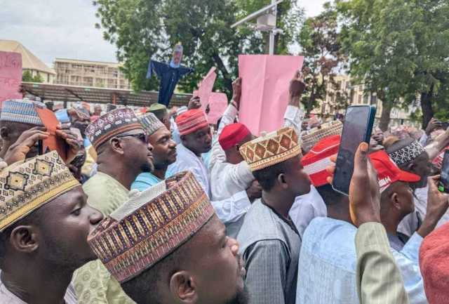 Tsoffin Kansilolin APC Sun Yi Zanga-zangar Nesanta Kansu Da Maganganun Abdullahi Abbas 