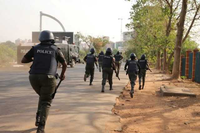 Ƴansanda Sun Kama Ƴan Uwa da Wasu Biyu Kan Ƙirkirar Garkuwa Da Kansu A Abuja