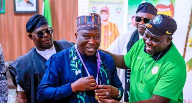Gwamna Fintiri Ya Karrama Kocin Super Falcons, Madugu Da Naira Miliyan 50