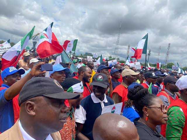 NLC Ta Baiwa Gwamnati Kwanaki 7 Don Magance Badaƙalar Satar Kuɗin Ma’aikata
