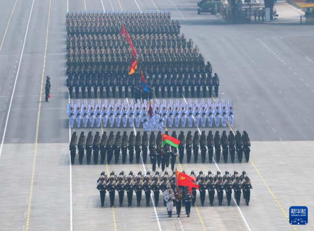 Xi Jinping Ya Duba Faretin Rundunonin Sojoji Da Kayayyakin Soja, Shugabannin Kasashe 26 Su Ma Sun Halarci Bikin