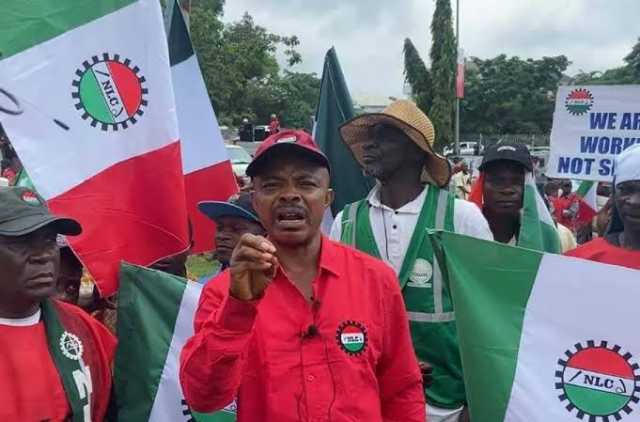 Ƙungiyar Ƙwadago Ta Ba Gwamnati Wa’adin Kwana 14 Ta Janye Sabon Harajin Man Fetur