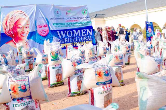 Matar Gwamnan Kebbi Ta Rarba Tallafin Kayan Noma Ga Mata Manoma 100 
