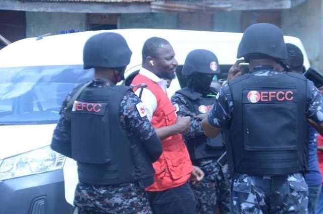 EFCC Ta Cika Hannu Da Mutane 15 Kan Zargin Zamba Ta Intanet A Abuja