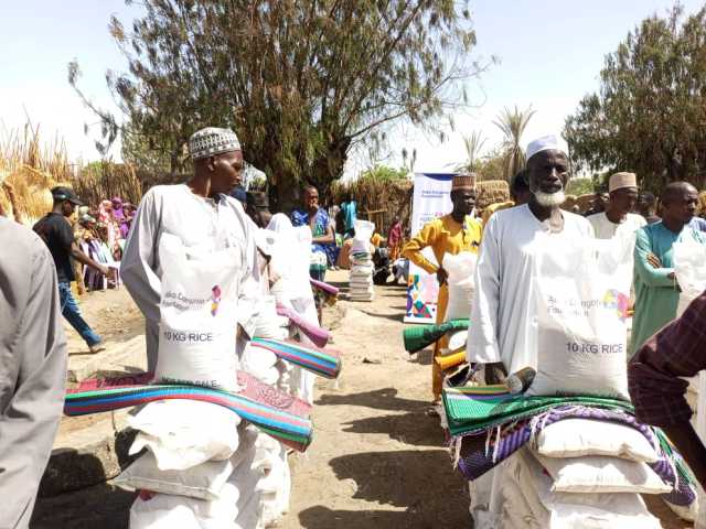 Gidauniyar Dangote Ta Kai Tallafin Abinci Ga Wadanda Iftila’in Gobara Ya Ritsa Da Su A Jigawa
