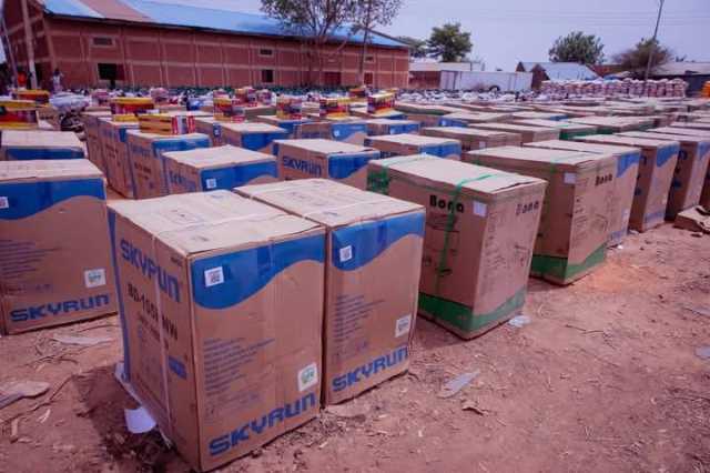 Sanata Mai Wakiltar Kebbi Ta Tsakiya Ya Raba Kayayyakin Tallafi