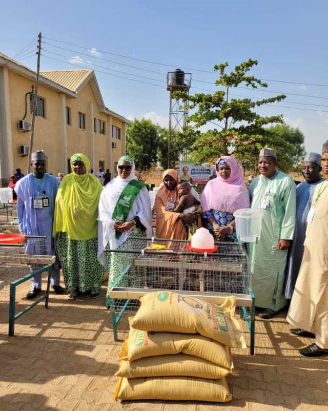 Uwargidan Gwamnan Zamfara Ta Ba Mutane 300 Tallafin Aikin Gona