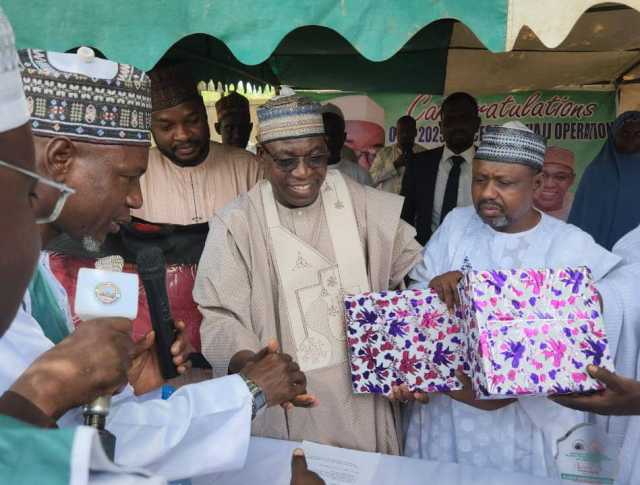 Malaman Jihar Jigawa Sun Karrama Shugaban Hukumar Alhazai Ta Jihar