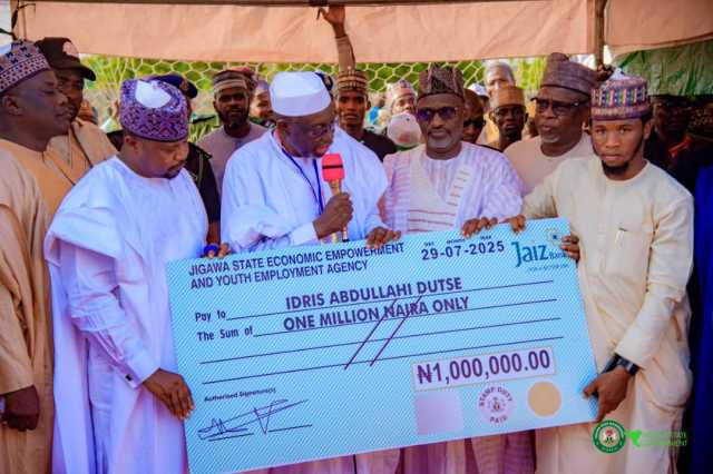 Gwamna Namadi Ya Kaddamar da Tallafin Miliyoyin Naira Ga Ƴan NURTW da Mahauta a Jigawa