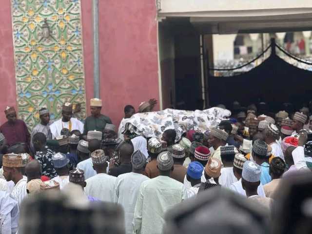 Daruruwan Jama’a Sun Halarci Sallar Jana’izar Marigayi Sarkin Gusau