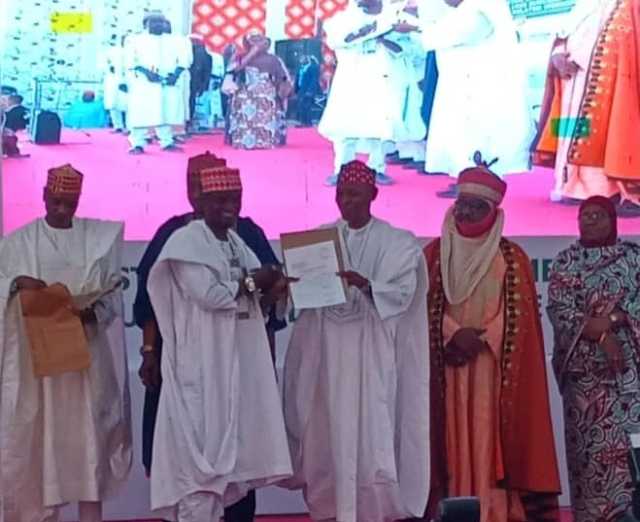 Gwamna Yusuf Ya Raba takardun daukar Aiki Ga Sabbin Ma’aikatan Gona Su 1 ,038