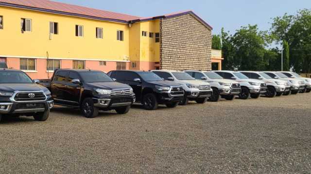 Gwamna Namadi Ya Bada Motocin Aiki Goma Ga Rundunar ‘Yan Sanda